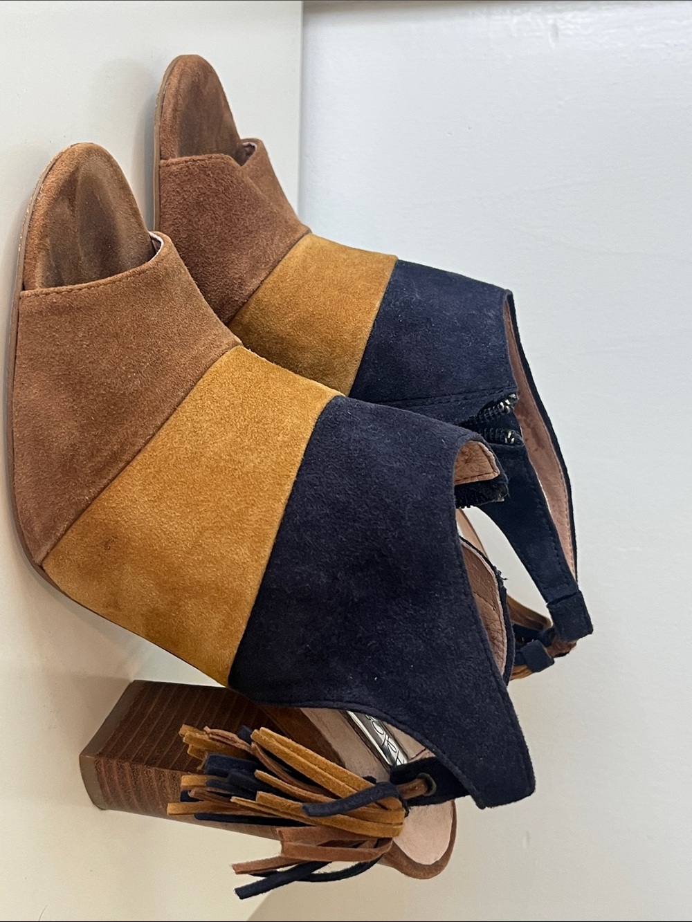 Halogen Tri-Color Suede Block Heel Sandals - W/ Tassels in Navy/Camel/Tan -sz8m